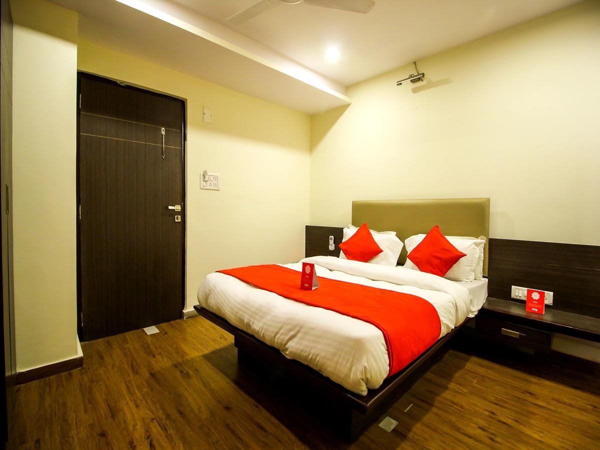 New Rajdhani Hotel Vadodara Exteriör bild