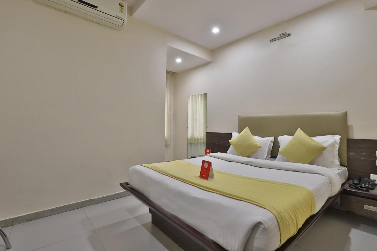 New Rajdhani Hotel Vadodara Exteriör bild