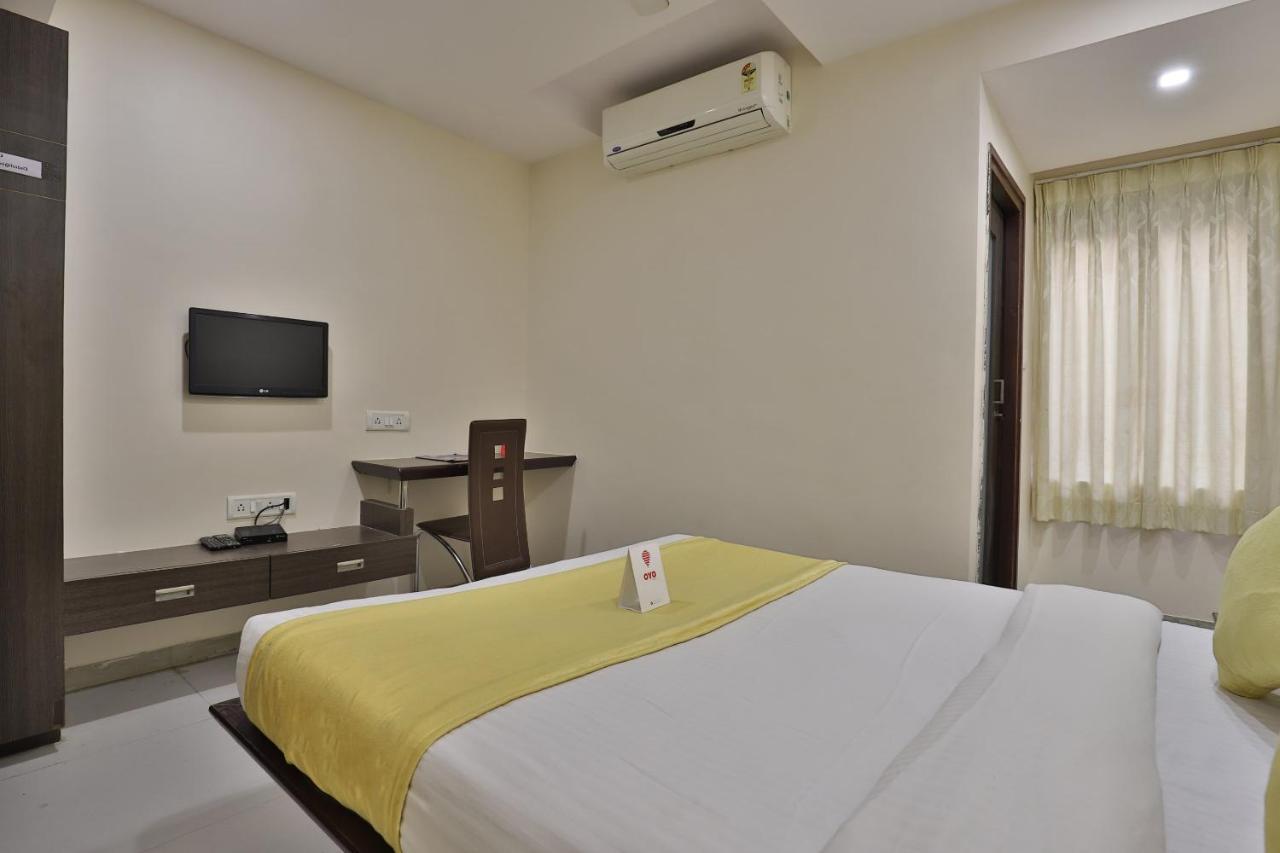 New Rajdhani Hotel Vadodara Exteriör bild