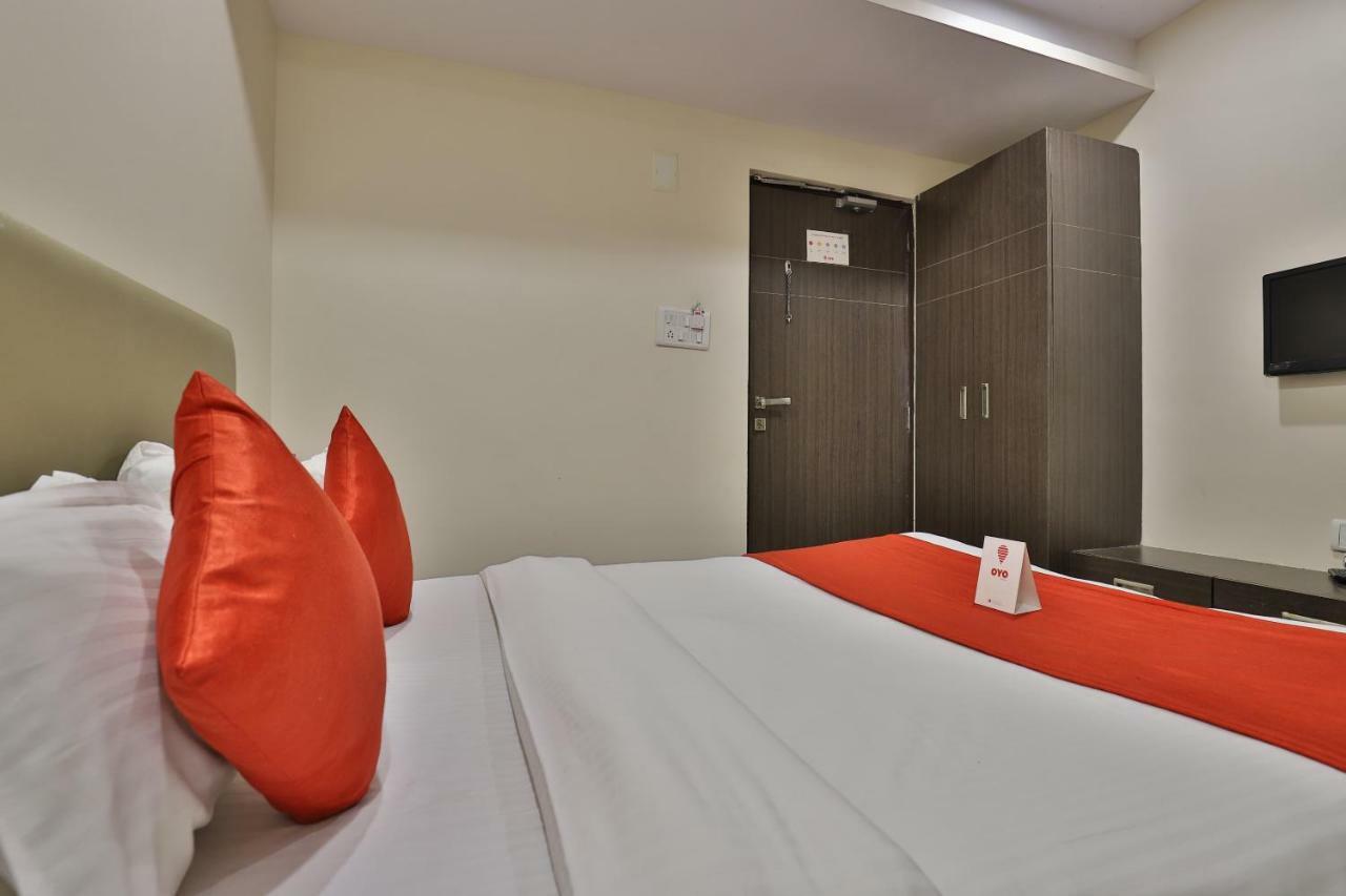New Rajdhani Hotel Vadodara Exteriör bild